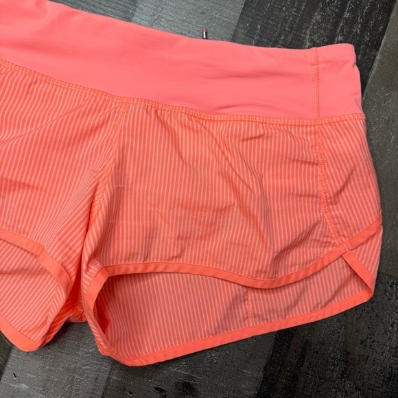 Lululemon Athletica Coral Run Speed Up Shorts with Lightweight Fabric size 8 - Picture 3 of 13